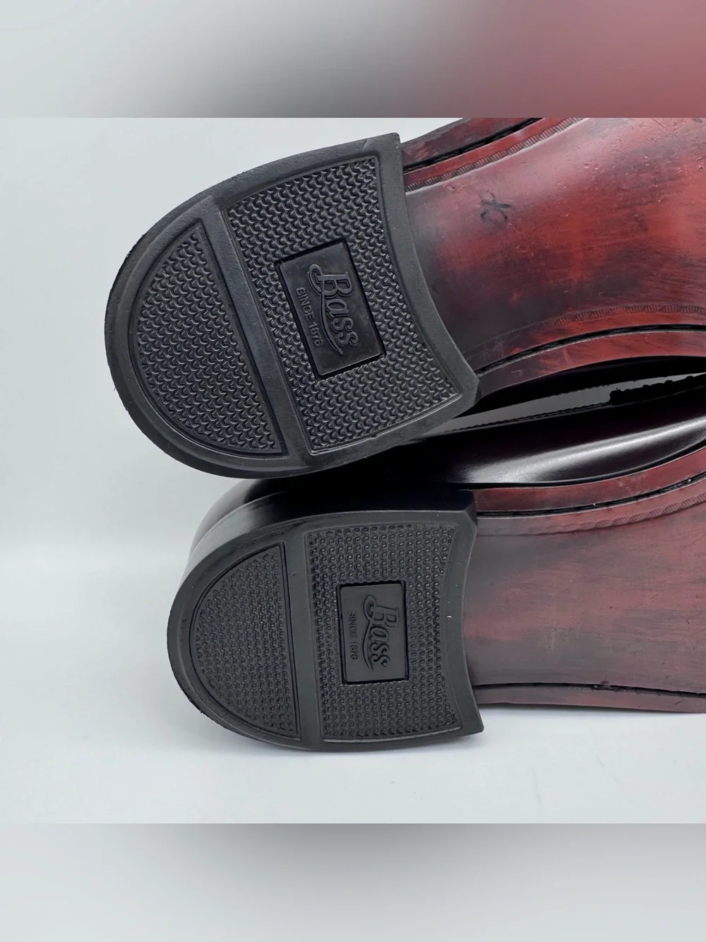 G.H. Bass & Co Jeffrey Burgundy Leather Tassel Loafers Men's Size 9 W Dress Shoe